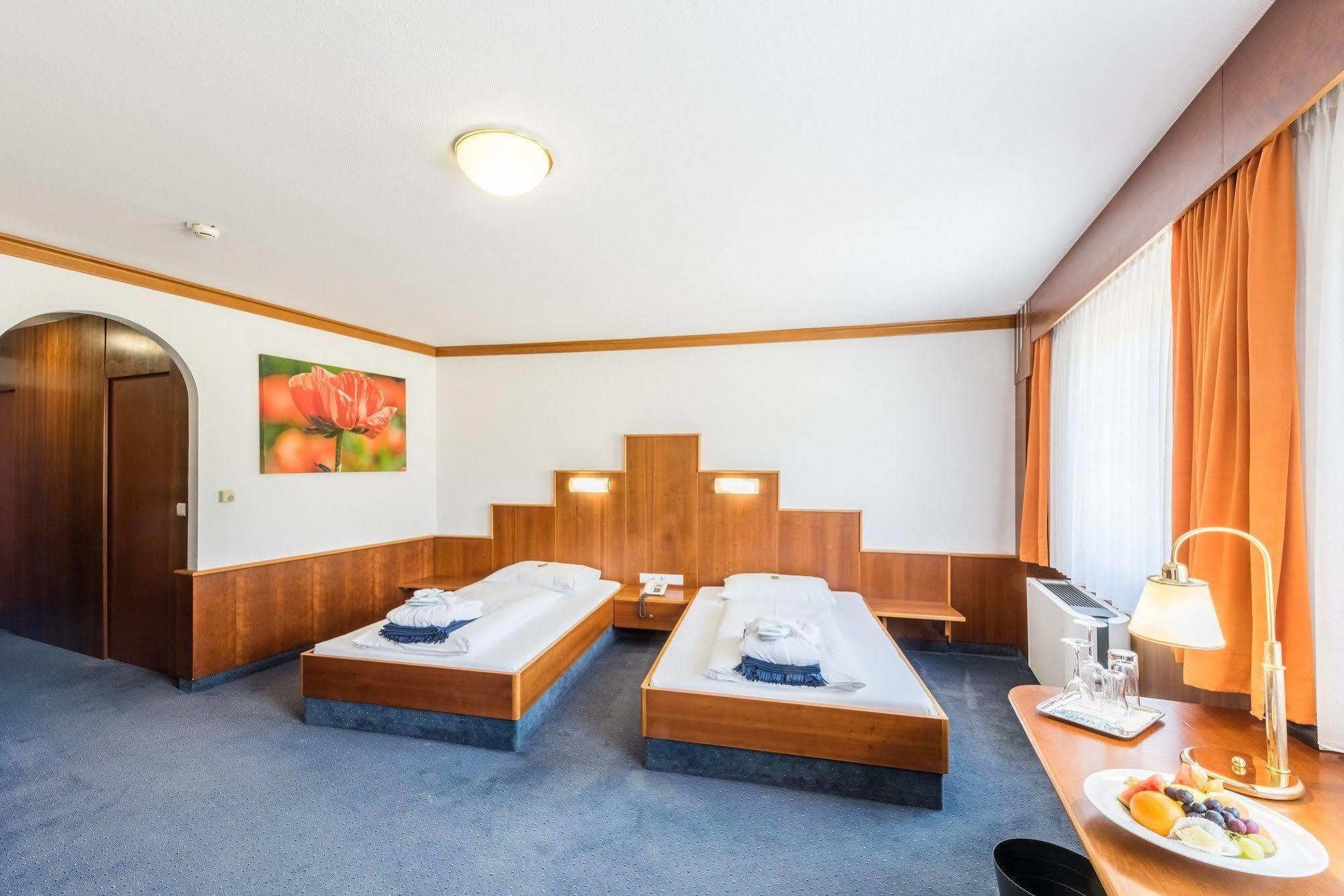 גראץ Hotel Paradies מראה חיצוני תמונה