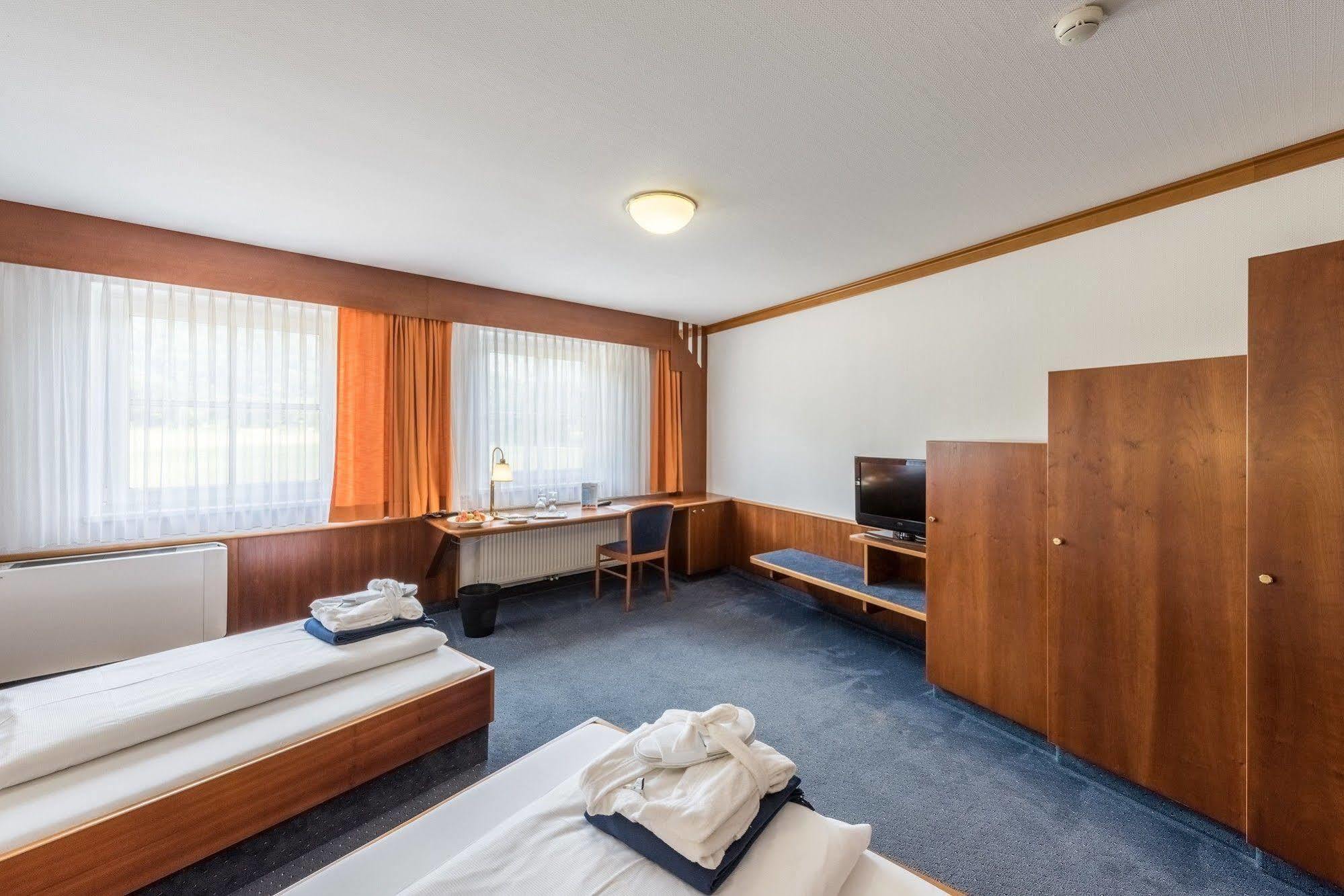 גראץ Hotel Paradies מראה חיצוני תמונה